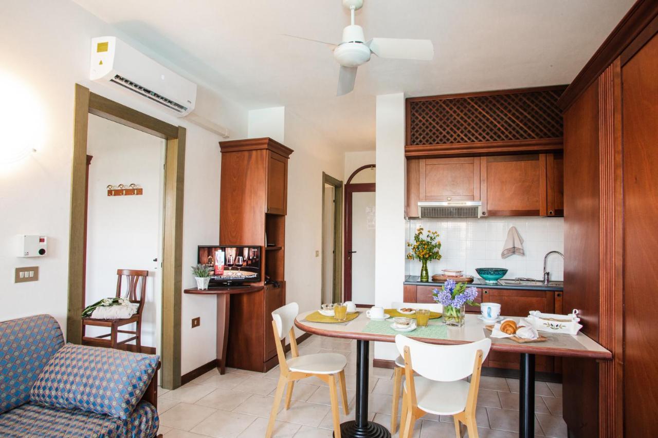 Residenza Dei Cavalleggeri San Vincenzo Luaran gambar